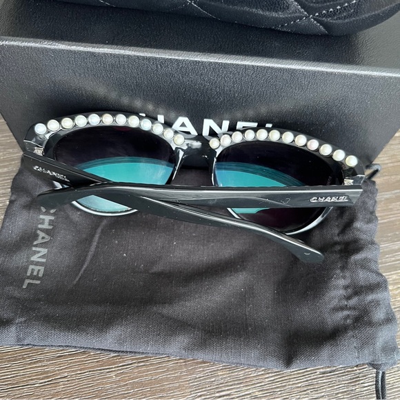 Chanel sunglasses with interior pearl accent. EXCELLENT used condition. - Picture 2 of 8